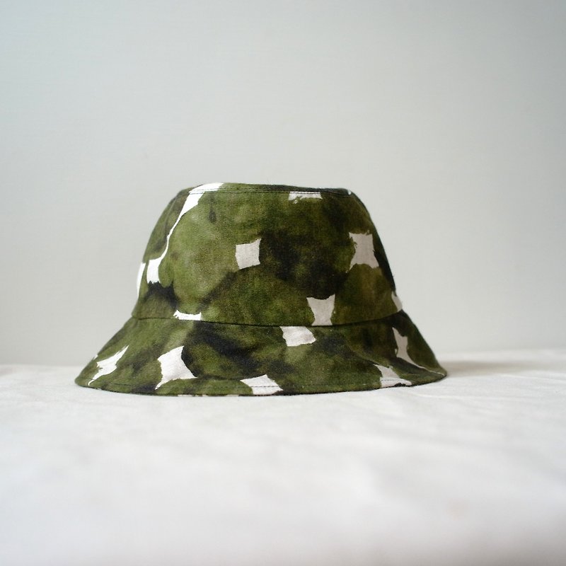 Japanese fabric painted gray bottom mustard green spot hand fisherman hat - Hats & Caps - Cotton & Hemp Green