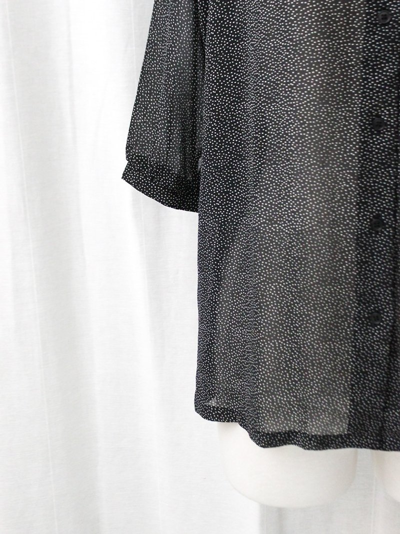 【RE0720T139】 retro black loose little ancient shirt - เสื้อเชิ้ตผู้หญิง - เส้นใยสังเคราะห์ สีดำ
