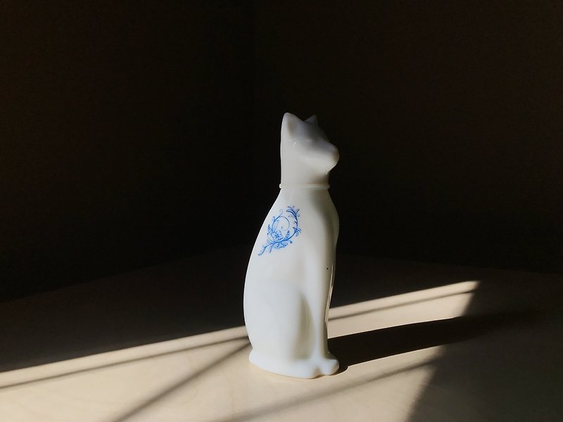 早期Avon古龍水瓶/ 白色貓咪 - 裝飾/擺設  - 玻璃 白色
