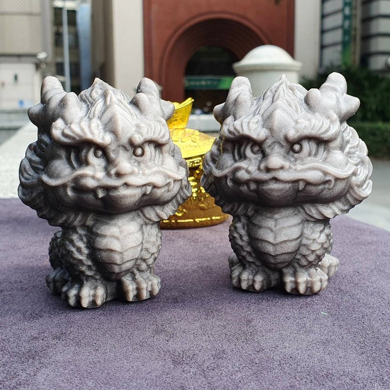 Year of the Dragon Natural Silver Stone Exquisite Carvings Auspicious Little Dragon Good Luck Ornaments for Gifts Matte Sandblasting - ของวางตกแต่ง - คริสตัล สีเงิน