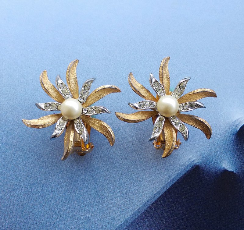 Vintage Jewelry 西洋古董飾品 JUDY LEE 立體雙色珠花 夾式耳環 - 耳環/耳夾/耳骨夾 - 其他金屬 金色