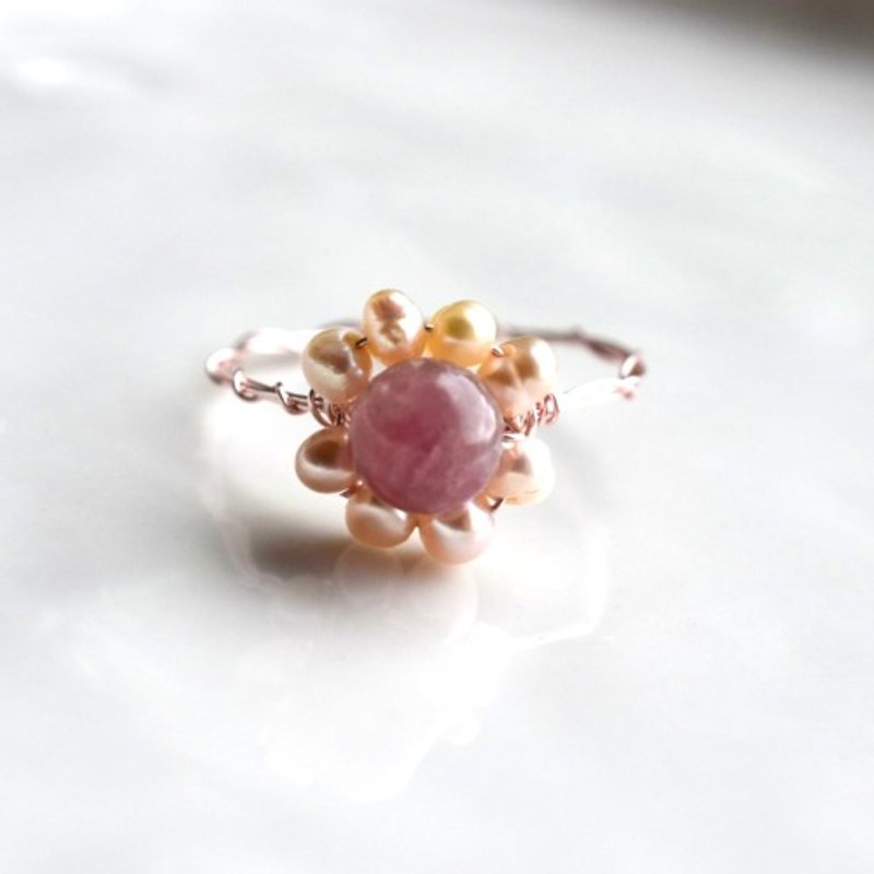 Tourmaline Silica Pink Round 6mm, Freshwater Pearl, Flower Motif/Pink Gold Ring - แหวนทั่วไป - เครื่องเพชรพลอย 