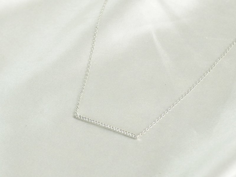 ||Dont look down, don’t be depressed||April birthstone white crystal diamond S925 Silver row of diamond clavicle chain - Necklaces - Silver Silver