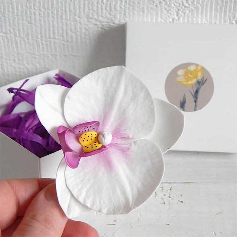 Orchid jewelry gifts Handmade hair clip flower Floral hair pin Beach wedding - เครื่องประดับผม - วัสดุอื่นๆ ขาว