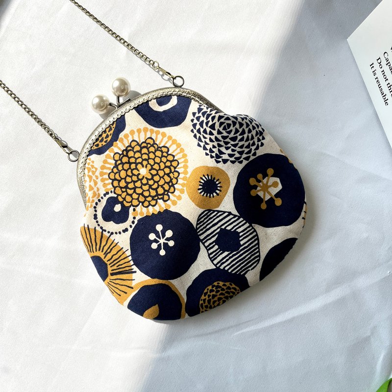 |藍色星期一| 斜背鏈條 珍珠色圓珠口金包 斜背包 - 側背包/斜背包 - 棉．麻 