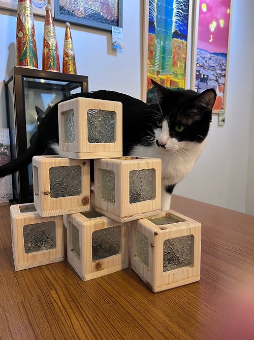 3貓小舖 檜木海棠花玻璃手工音樂盒-哆啦 A夢