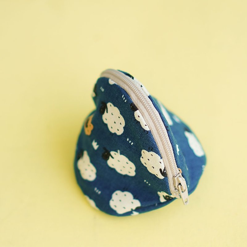 Affordable New Year Gift Ingot Bag Blue Sky Little Sheep - กระเป๋าใส่เหรียญ - ผ้าฝ้าย/ผ้าลินิน สีน้ำเงิน