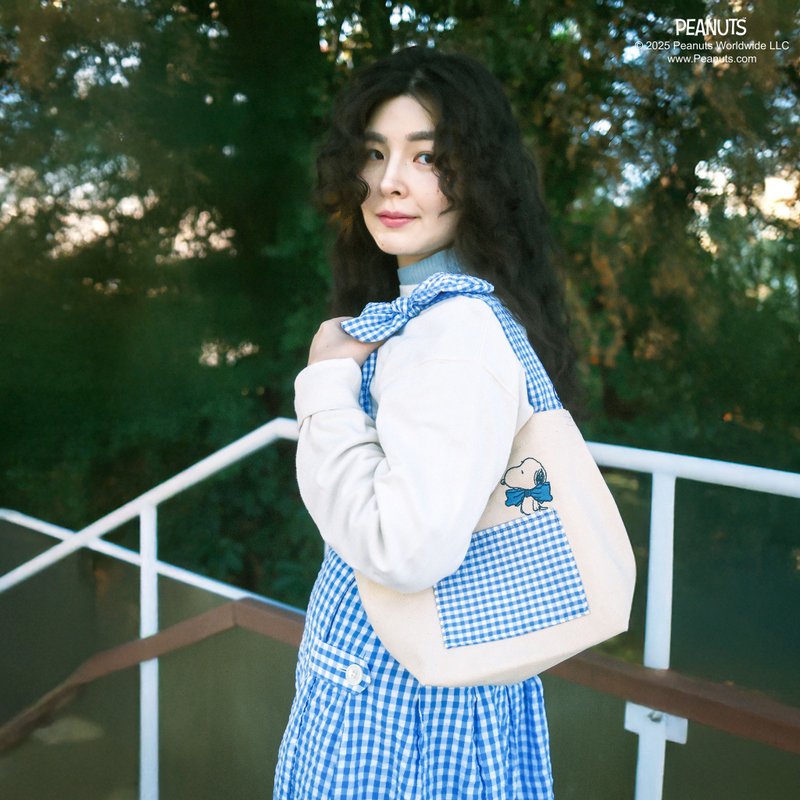 【Pinkoi x SNOOPY】SNOOPY 蝴蝶結綁帶側背托特包 - 側背包/斜背包 - 棉．麻 多色