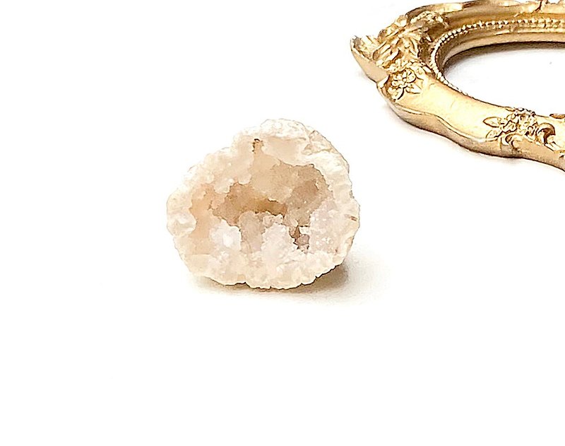Natural raw ore agate mini small crystal flower ball geode cornucopia white crystal home office healing pendulum
