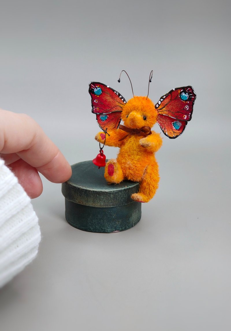 Mini orange elephant butterfly fantasy miniature 1.45inch (3.7cm) Crocheted toy. - 玩偶/公仔 - 其他材質 橘色