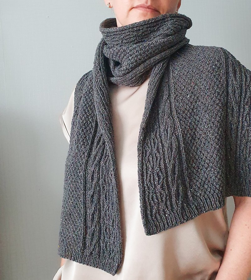 Long cable knit scarf, Handknit unisex wrap - ผ้าพันคอ - ขนแกะ สีเทา
