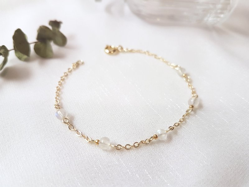 Full Moon‧ Moonstone Thin Bracelet June Birthstone - Bracelets - Semi-Precious Stones Transparent