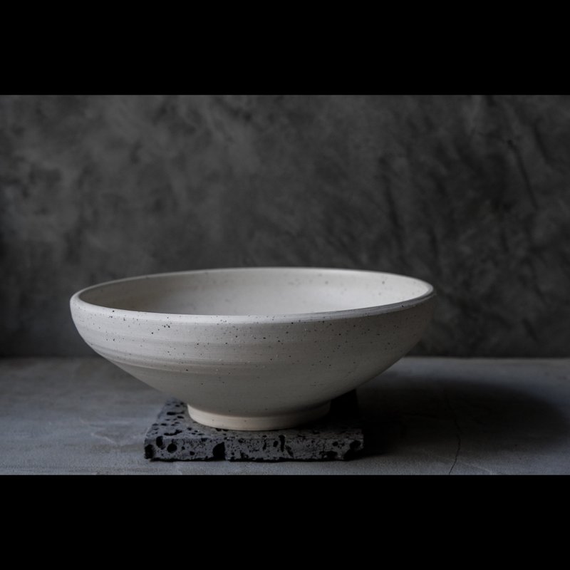 no25de_斑點白陶大碗花皿 /ceramic 2021 - 碗 - 陶 白色