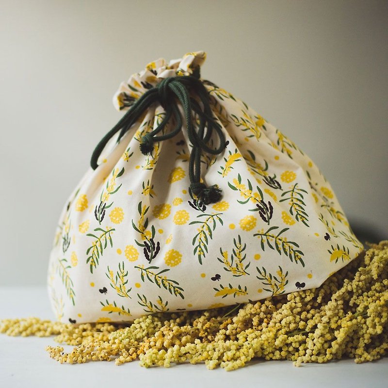 Traveling Purse-String Bag-M / Milly Collection / Formosa Acacia - กระเป๋าเครื่องสำอาง - ผ้าฝ้าย/ผ้าลินิน สีเหลือง