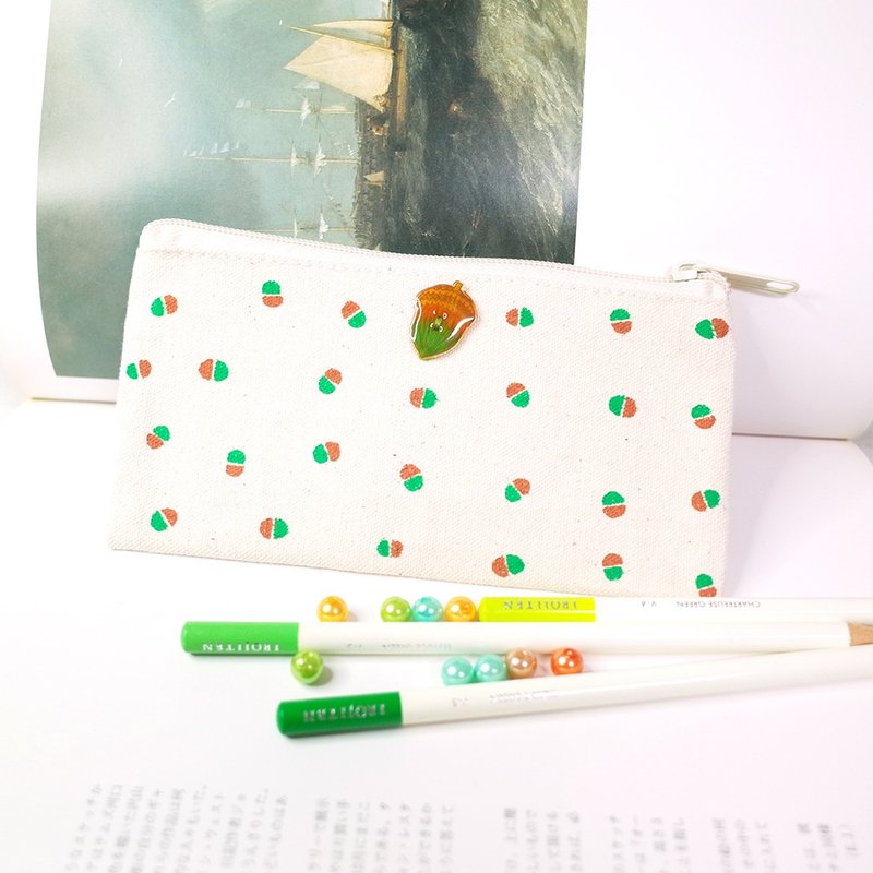 Hand-painted acorn squash zippered storage bag made in Taiwan - กระเป๋าเครื่องสำอาง - ผ้าฝ้าย/ผ้าลินิน สีนำ้ตาล