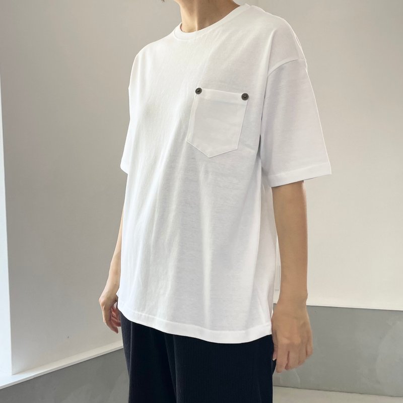 【ユニセックス】レザーパッチ&リベット付 ビッグシルエットTシャツ【ホワイト】 - 女 T 恤 - 棉．麻 白色