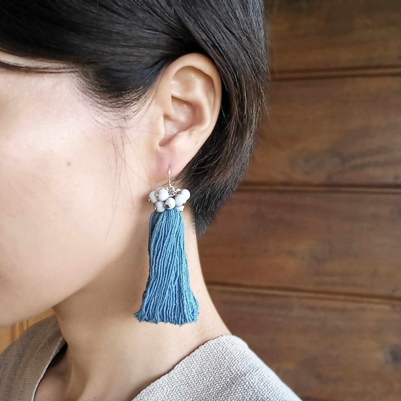 Earrings│Thai vegetable dyed cotton thread and juzdama (job&#39;s tears) - light blue (pale indigo) /earrings or Clip-On/karen fair trade