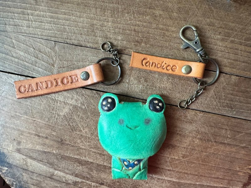 Cute big-eyed little frog pure cowhide keychain - name can be engraved - ที่ห้อยกุญแจ - หนังแท้ สีเขียว