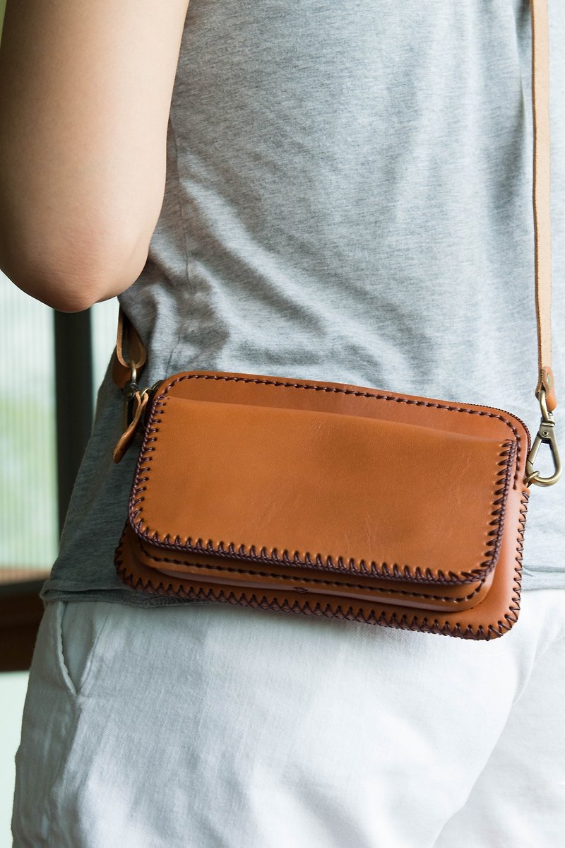 MINIMAL SMALL BAG MADE OF VEGETABLE TANNED LEATHER FROM JAPAN - BROWN - กระเป๋าแมสเซนเจอร์ - หนังแท้ สีนำ้ตาล
