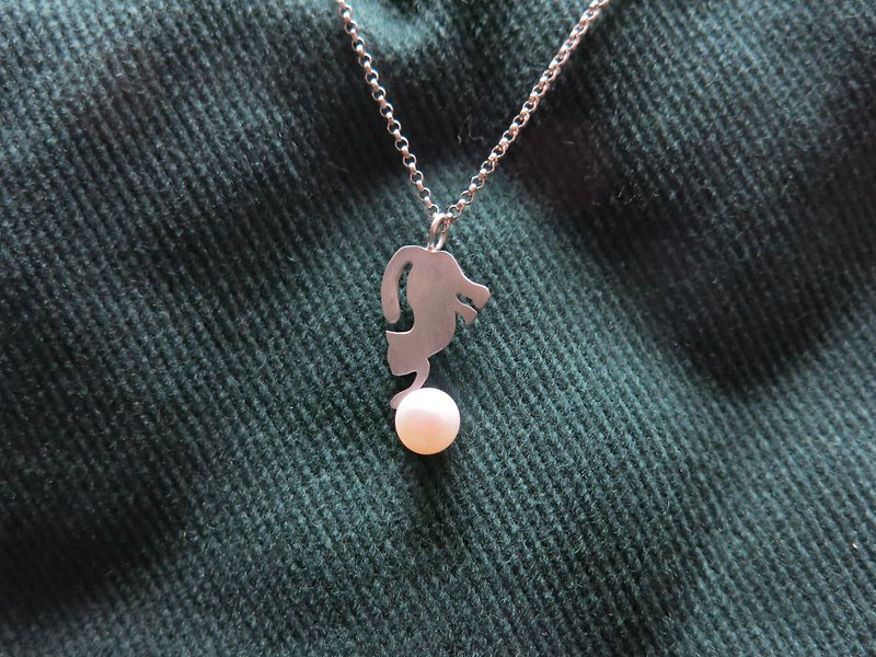 A cat is playing - Necklaces - Sterling Silver Silver
