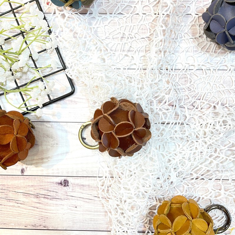 超硬挺植鞣牛皮繡花球球鑰匙圈 -濃醇咖啡 婚禮小物 掛飾  七夕 - 鑰匙圈/鑰匙包 - 真皮 咖啡色