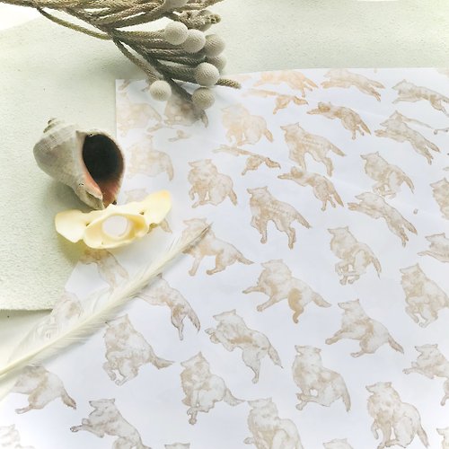 madeblue Running wolf -Wrapping paper