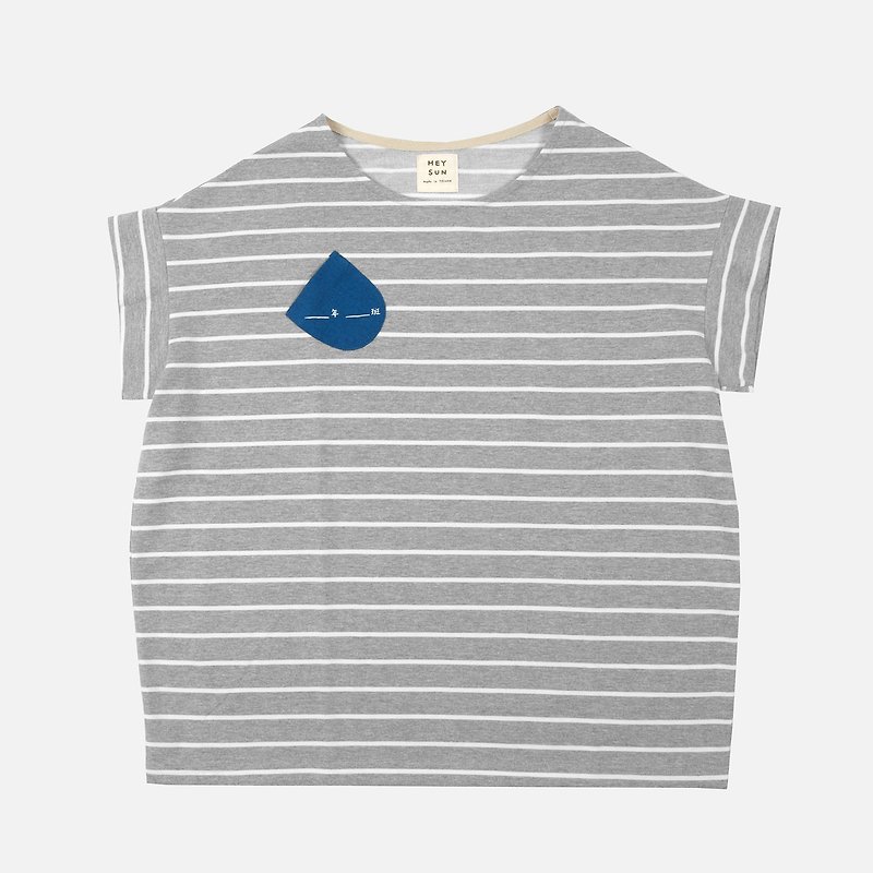 _year_class irregular pocket stitching stripe T-shirt-grey - เสื้อยืดผู้หญิง - ผ้าฝ้าย/ผ้าลินิน สีเทา