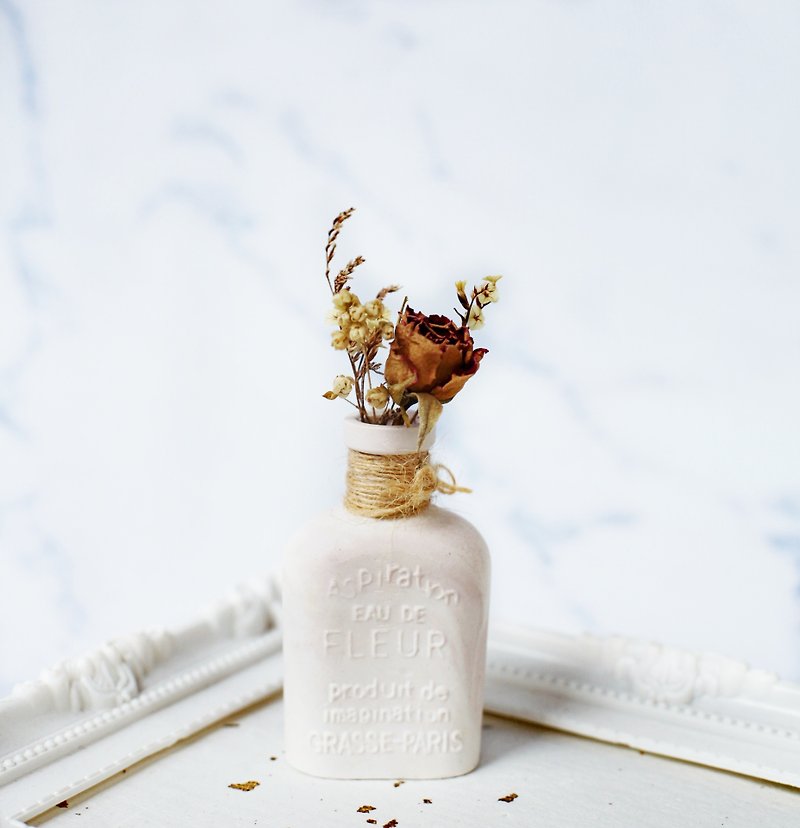 Un Jess Cadeau / Vintage vase with scented stone ornaments (with dry flowers) - น้ำหอม - วัสดุอื่นๆ หลากหลายสี