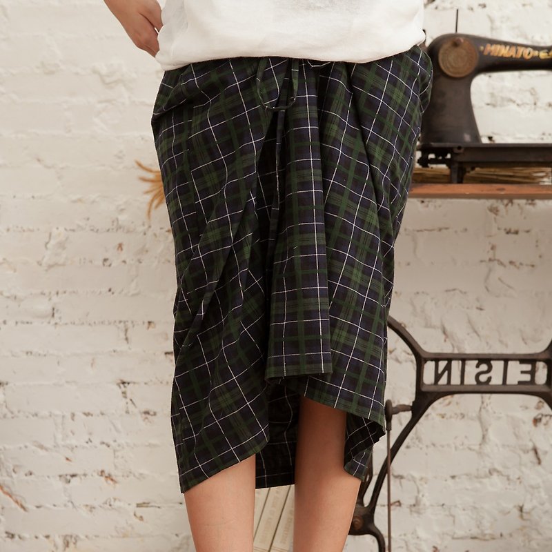 Strappy half-length asymmetrical plaid A-line mid-length skirt with short front and long skirt - forest green plaid - Skirts - Cotton & Hemp Green
