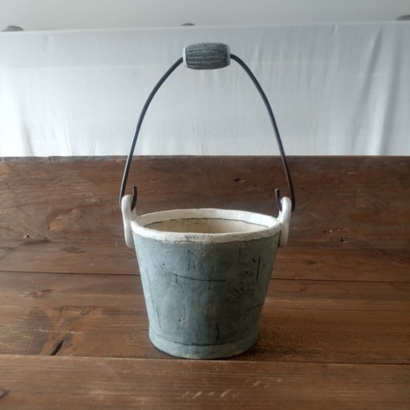 Bucket-shaped flower pot - ตกแต่งต้นไม้ - ดินเผา สีเทา