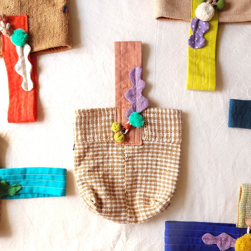 DUNIA handmade // 草木染手織布 環保外出小物袋 餐袋 - 格紋 - 手提包/手提袋 - 棉．麻 卡其色
