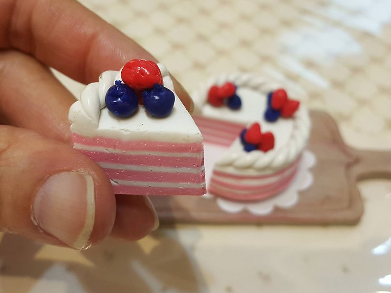 December Soft Pottery Course: Eat a bite of strawberry cake + playful macarons - งานเซรามิก/แก้ว - วัสดุอื่นๆ 