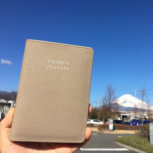 VITT Custom Studio Personalized Leather Passport Holder (Sahara saffiano)