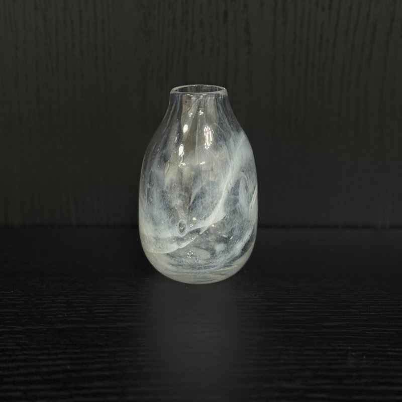 雲白輕霧玻璃花瓶 - 擺飾/家飾品 - 玻璃 