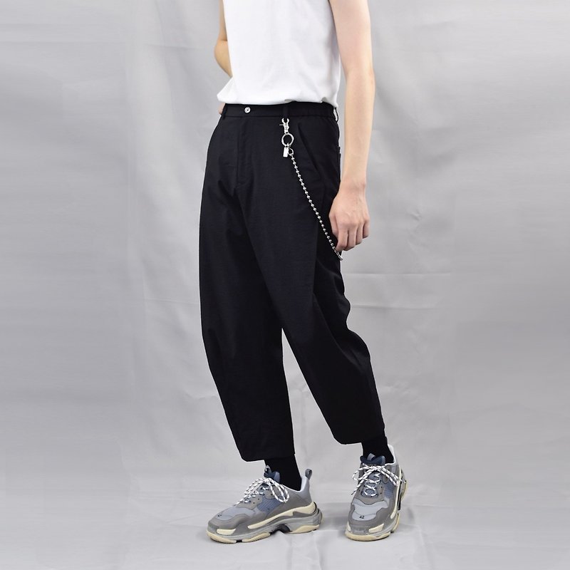 TRAN - Three-dimensional side pleated cropped trousers - กางเกงขายาว - ผ้าฝ้าย/ผ้าลินิน สีดำ