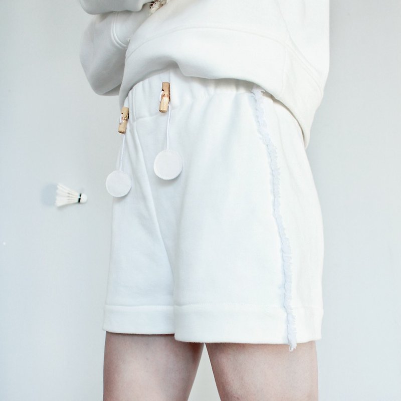 MaodiuL details bamboo buckle cute little trendy sports fringed shorts - กางเกงขายาว - วัสดุอื่นๆ ขาว