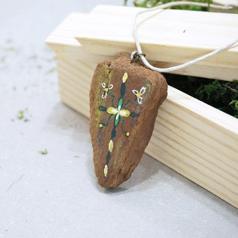 Upcycling Necklace, Natural, Wood piece, Free hand drawing, Zen drawing, Eco - green, yellow - สร้อยติดคอ - ไม้ สีเขียว