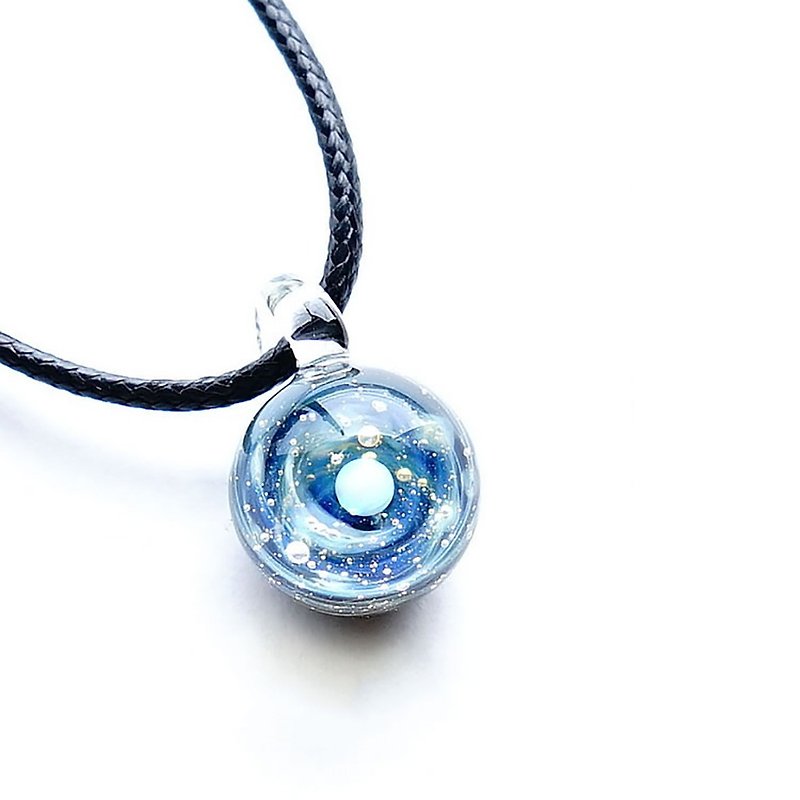 Nebula world. Small size ver white opal glass pendant star planet universe small star cocoon Japanese manufacturing Japan handicraft production handmade free shipping - สร้อยคอ - แก้ว สีน้ำเงิน