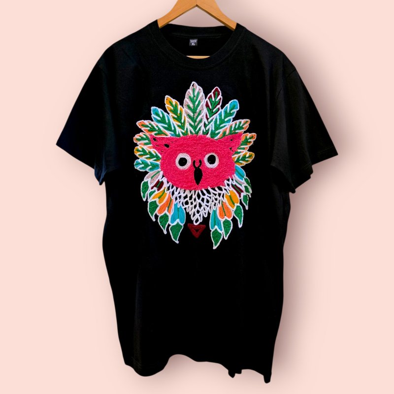 T-shirt with embroidered pattern made of yarnfrom wool yarn - 男 T 恤 - 其他材質 黑色