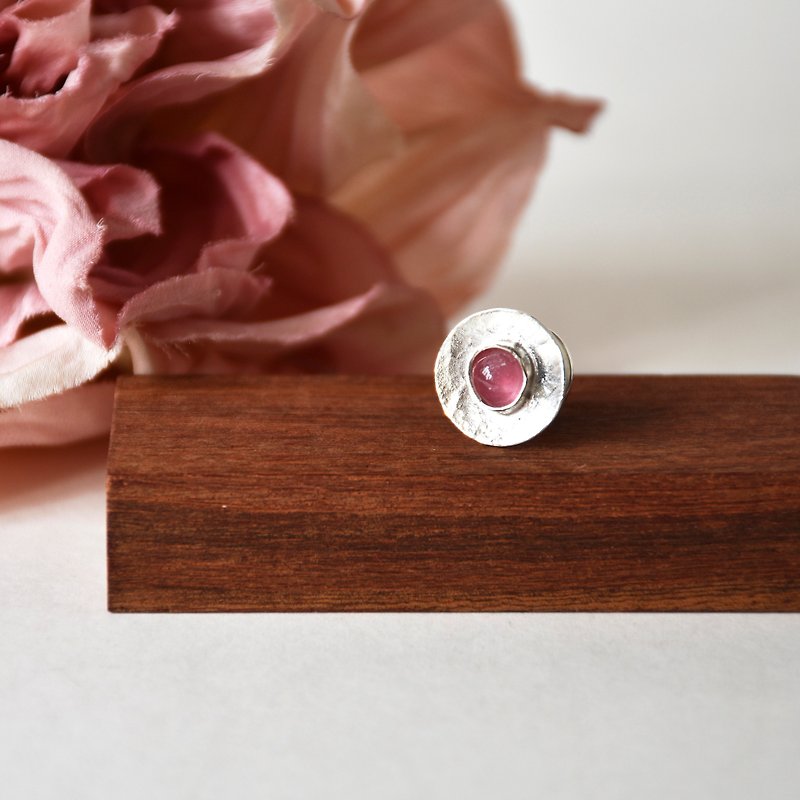 Handmade natural pink tourmaline (tourmaline) with 925 silver brooch // natural gems / / October birthday stone - เข็มกลัด - โลหะ สึชมพู