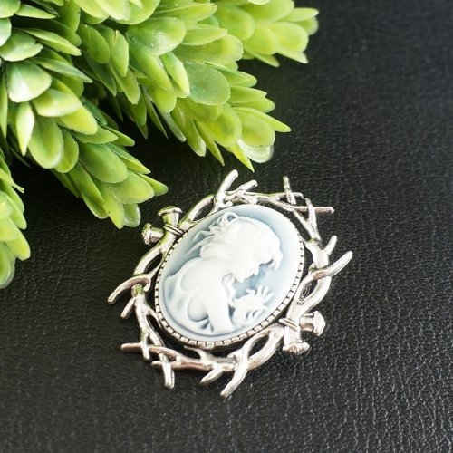 Lady Girl ヴィンテージ カメオ ブローチシルバーブルー ホワイト