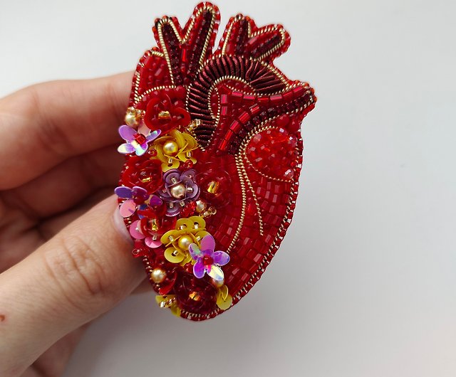 Brooch anatomical Heart Beaded Boho handmade beads, human heart pin - Shop  ROZMARINstore Brooches - Pinkoi