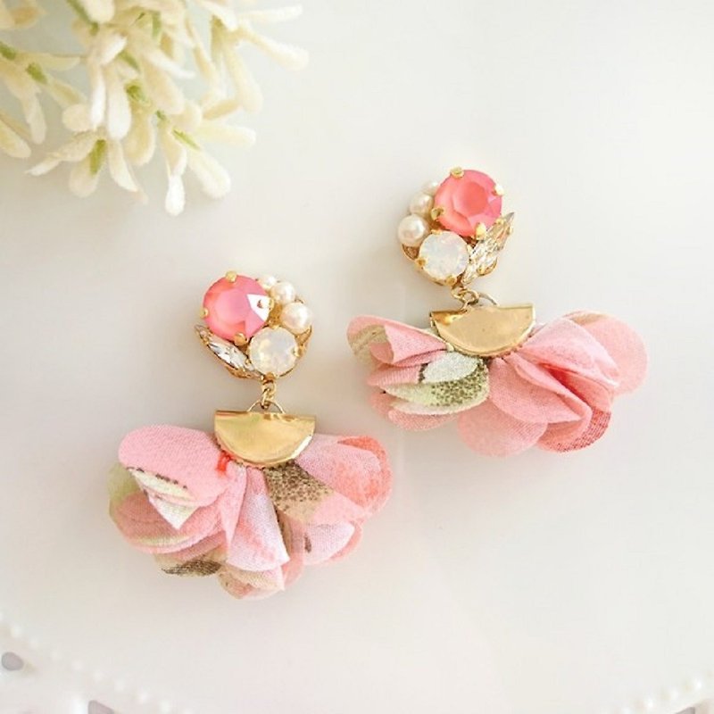 Chiffon flower and bijou Clip-On, earrings (pink) - Earrings & Clip-ons - Other Metals Pink