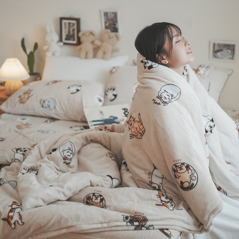 Taiyaki and cat flannel bed bag/double-use blanket are warm and comfortable [one set beyond the limit] - Bedding - Polyester Multicolor