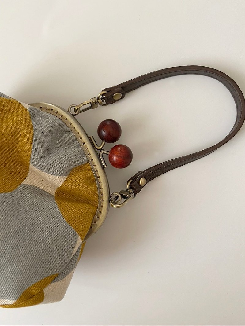 Nordic style polka dot wood color gold pouch - กระเป๋าสตางค์ - ผ้าฝ้าย/ผ้าลินิน 
