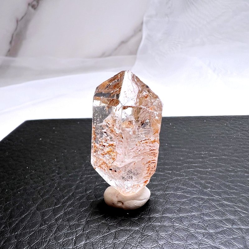 透沁。原礦   一圖一物 淨化 療癒 冥想  l 紅泥骸骨水晶 l - 擺飾/家飾品 - 水晶 多色