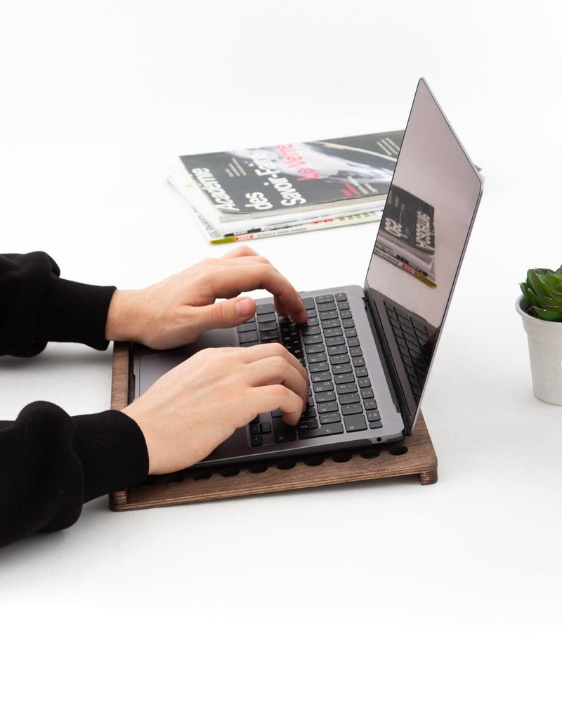 木質筆記本電腦支架 電腦配件 MacBook 支架 極簡主義桌面裝飾 - 電腦配件 - 木頭 咖啡色