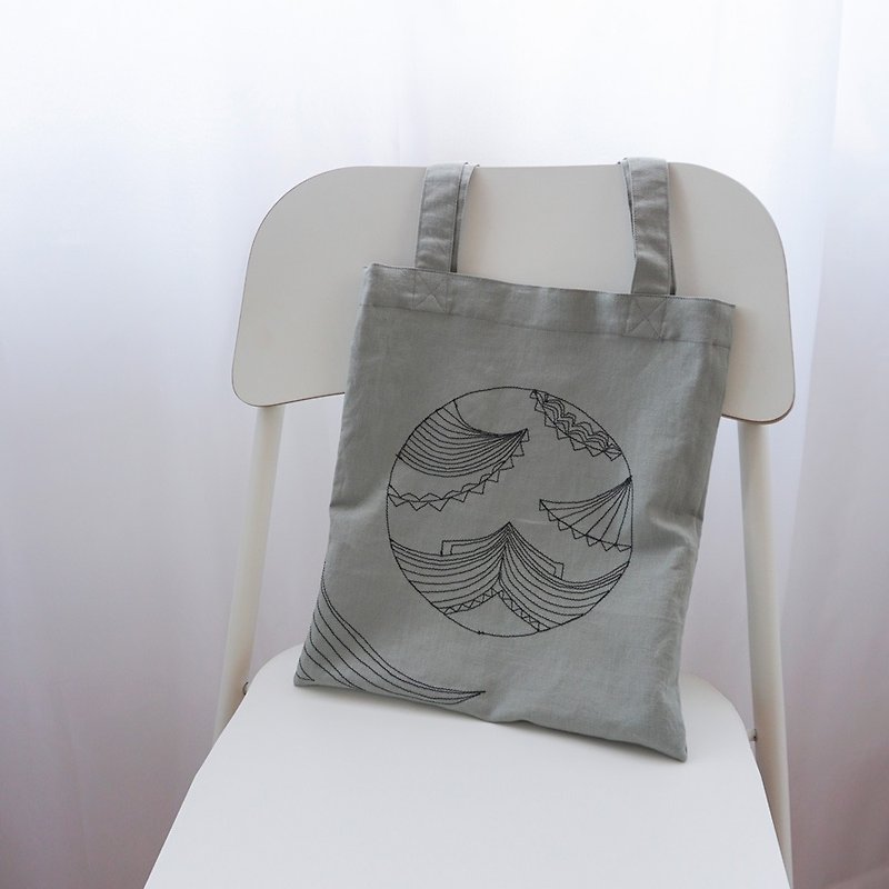 Gray 2-color cornice bucket arch embroidery pattern reversible compact linen cotton tote bag