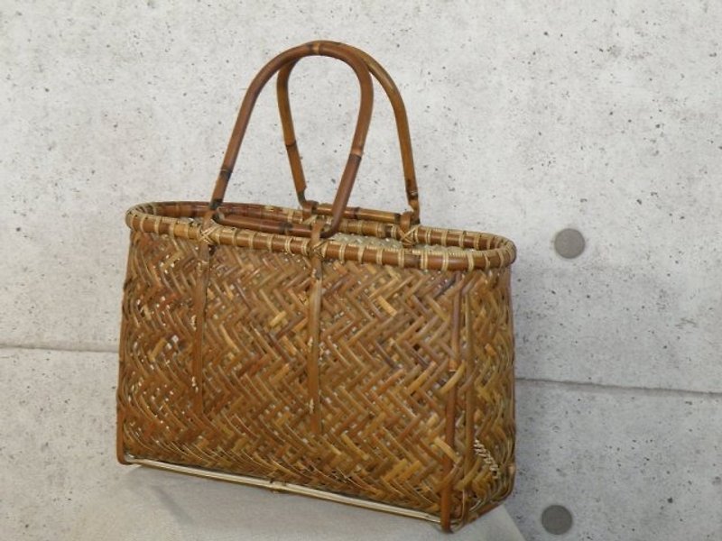 Smoking bag bamboo basket large - กระเป๋าถือ - ไม้ไผ่ สีนำ้ตาล
