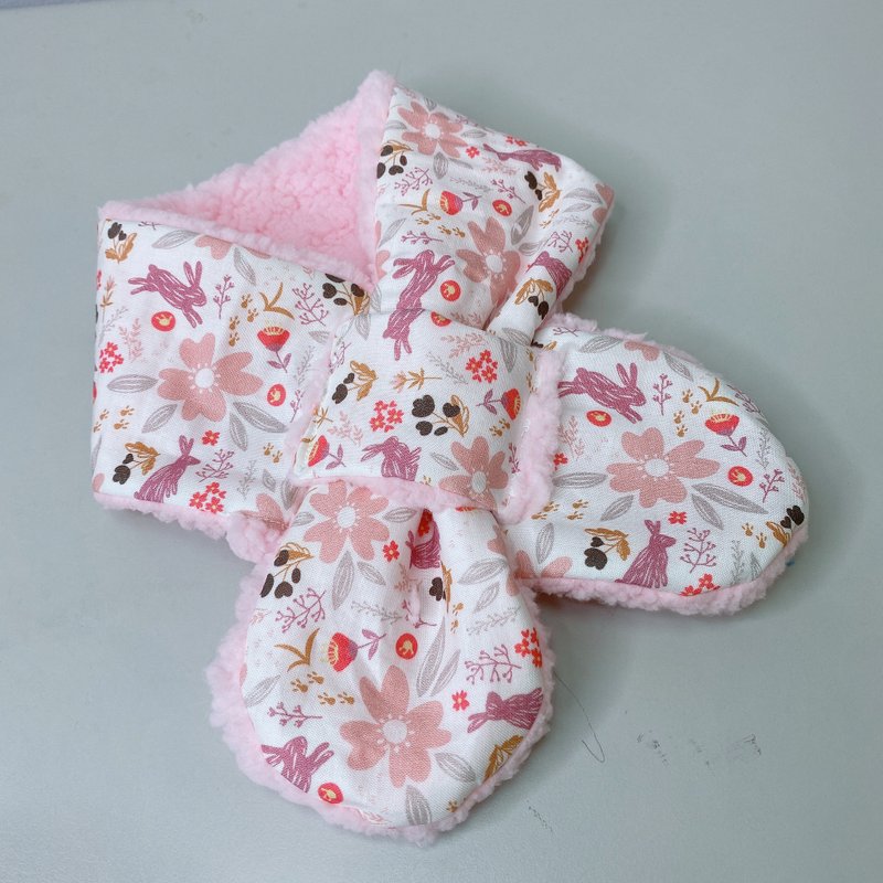 -Baby Yushou Studio-Baby scarf∣Hand-made scarf∣Fried hair scarf∣Little rabbit among flowers - เสื้อยืด - ไฟเบอร์อื่นๆ สึชมพู